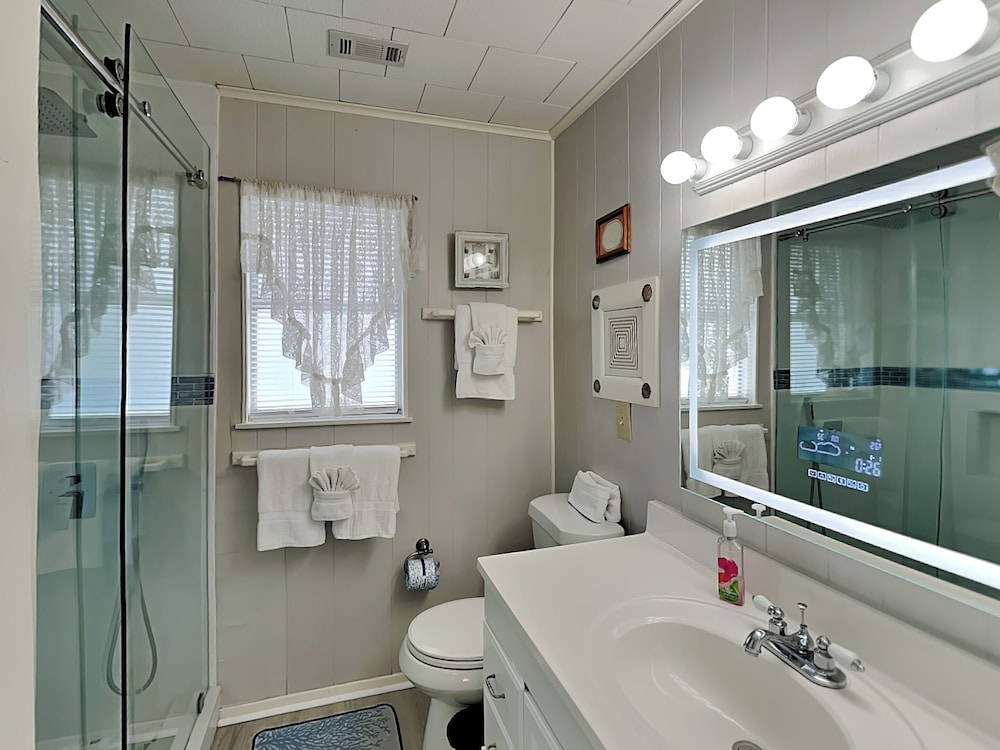 Bayview Cottage by Ryson Vacation Rentals