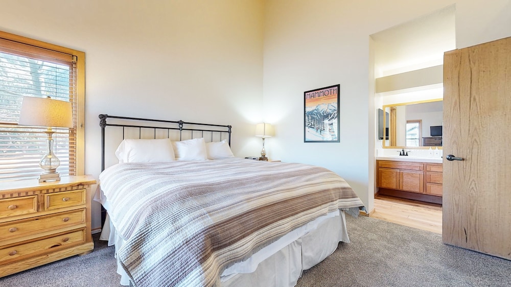 Snowcreek V #874 3 Bedroom Condo by RedAwning view 5