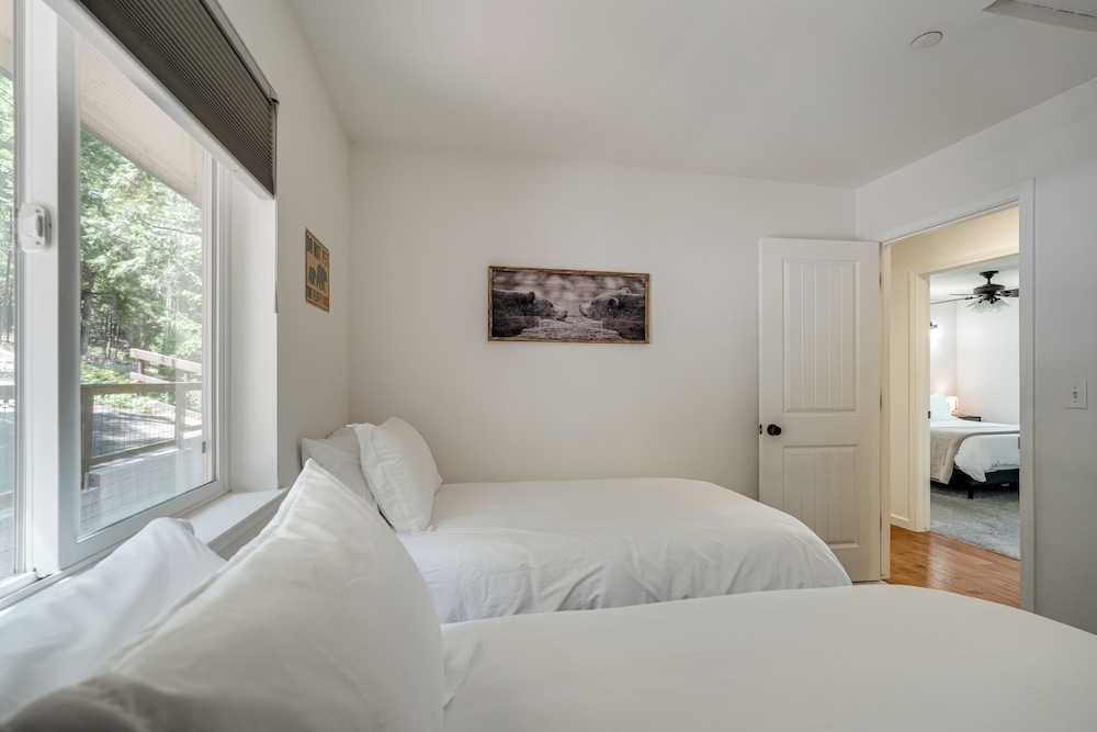 Walk to Dtwn: Charming Family Cabin in Twain Harte