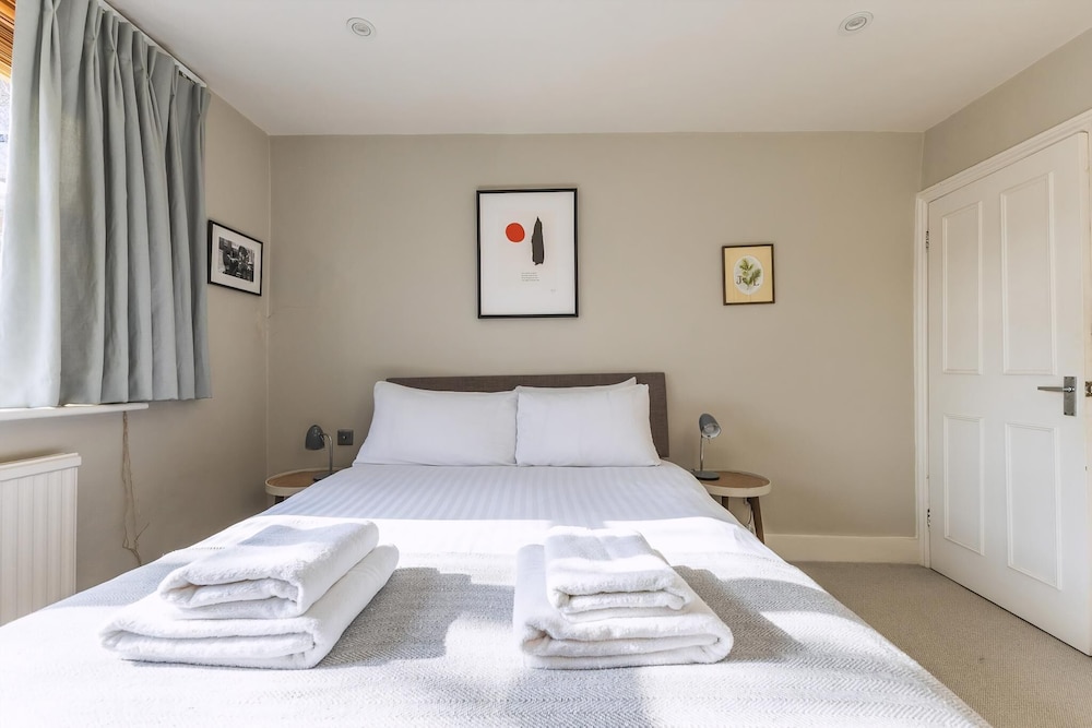 Leafy & Stylish Brixton Retreat