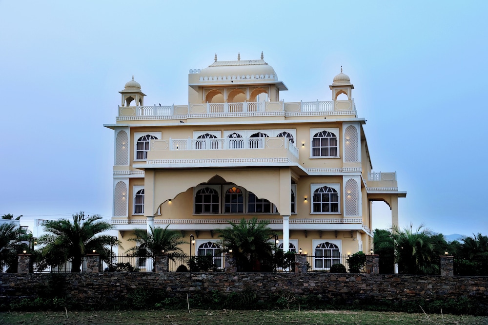 Hari Mahal Resort