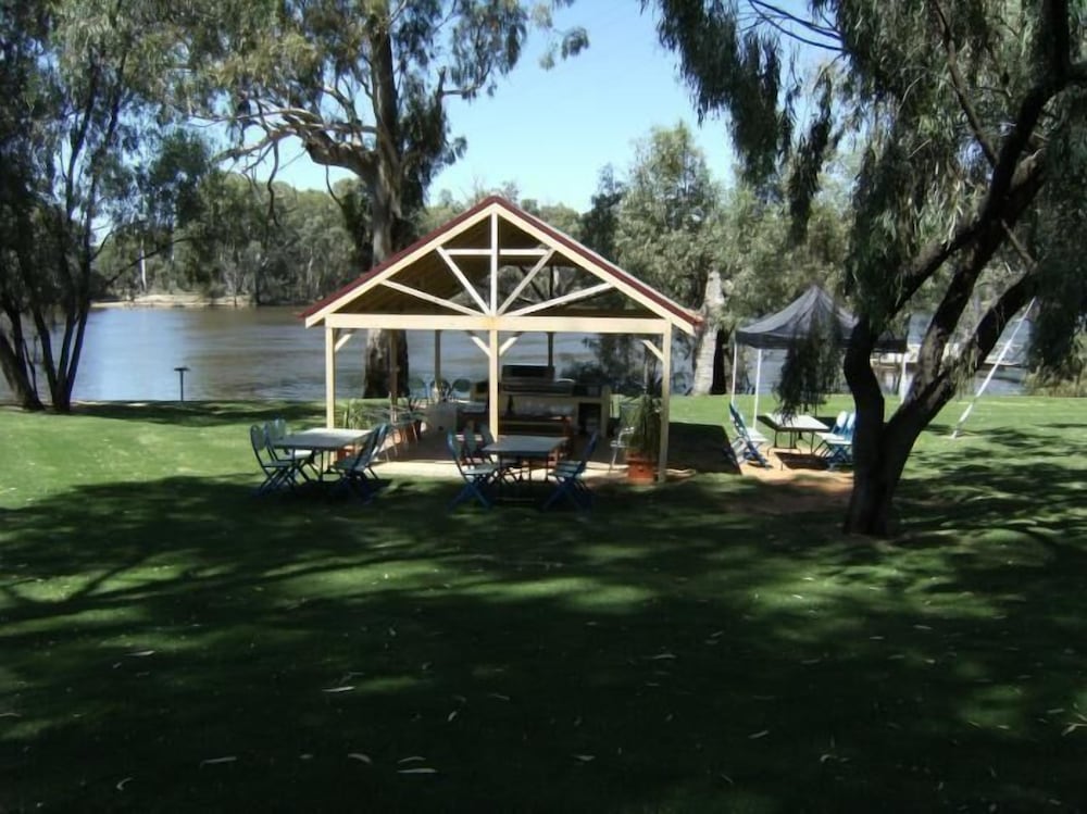 Euston Club Motel