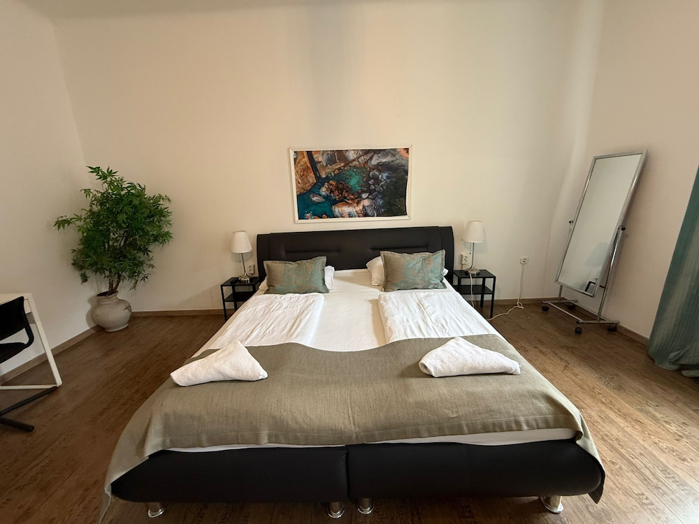 Smart 2BR Apt Close to Westbahnhof