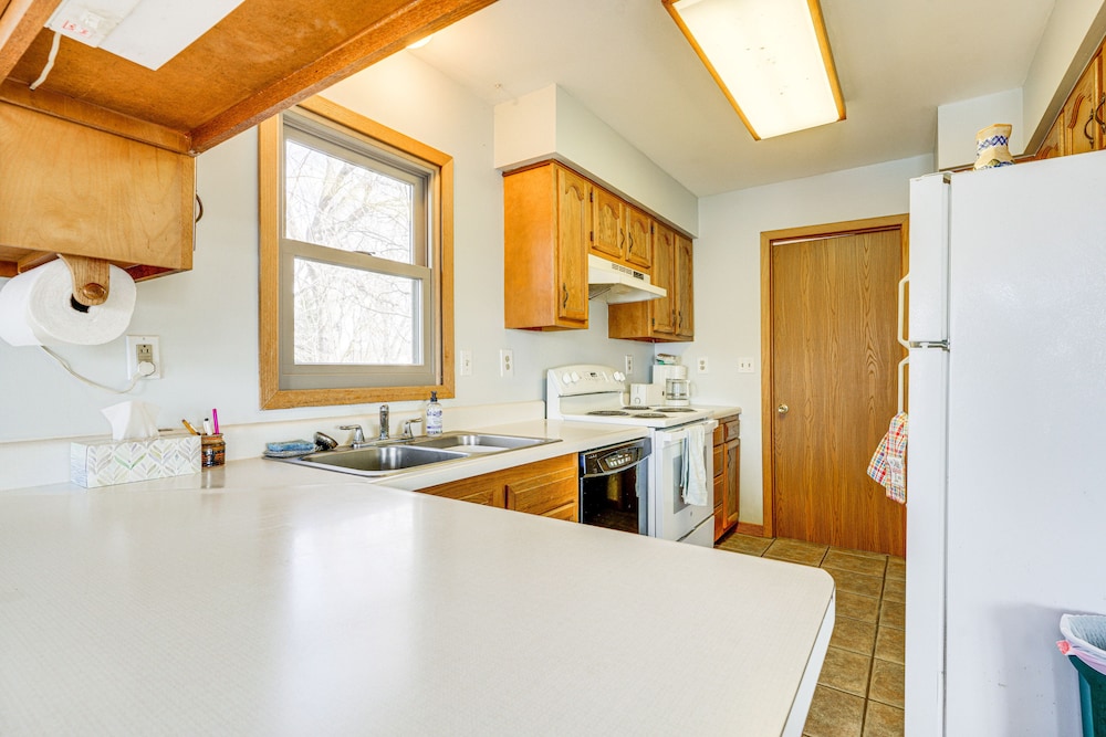 Coldwater Vacations - Waterfront Cottage w/ Dock on Dragon Lake! - Property Image 34