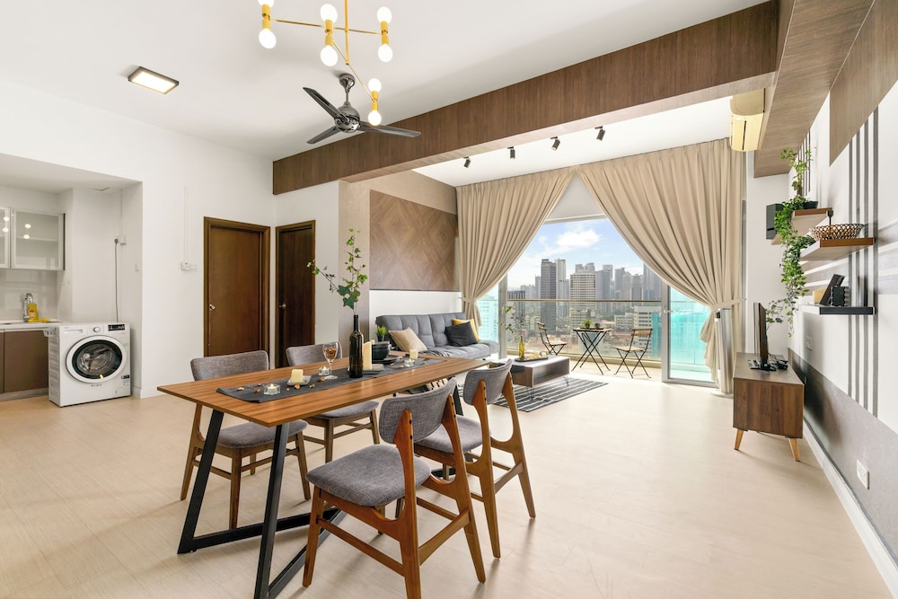 NaiBnB @ Regalia Residence