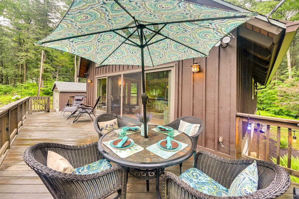 Tolland Cabin w/ Private Hot Tub & Grill!
