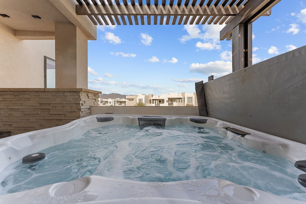 Tahitian Pearl 5 Bedroom Townhouse