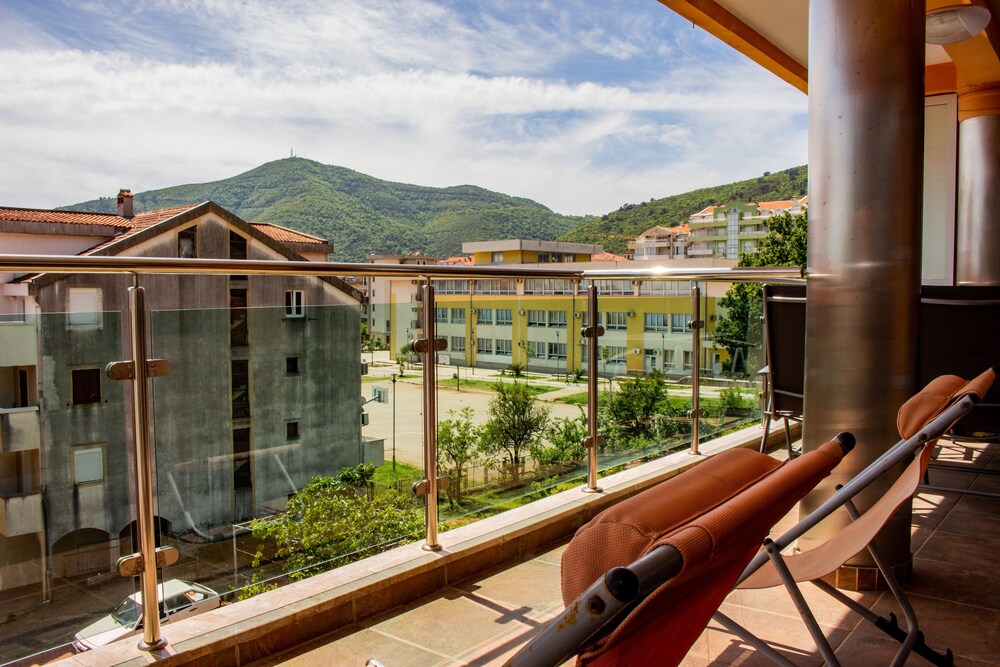 Sea Side Luxury Apartment view 4