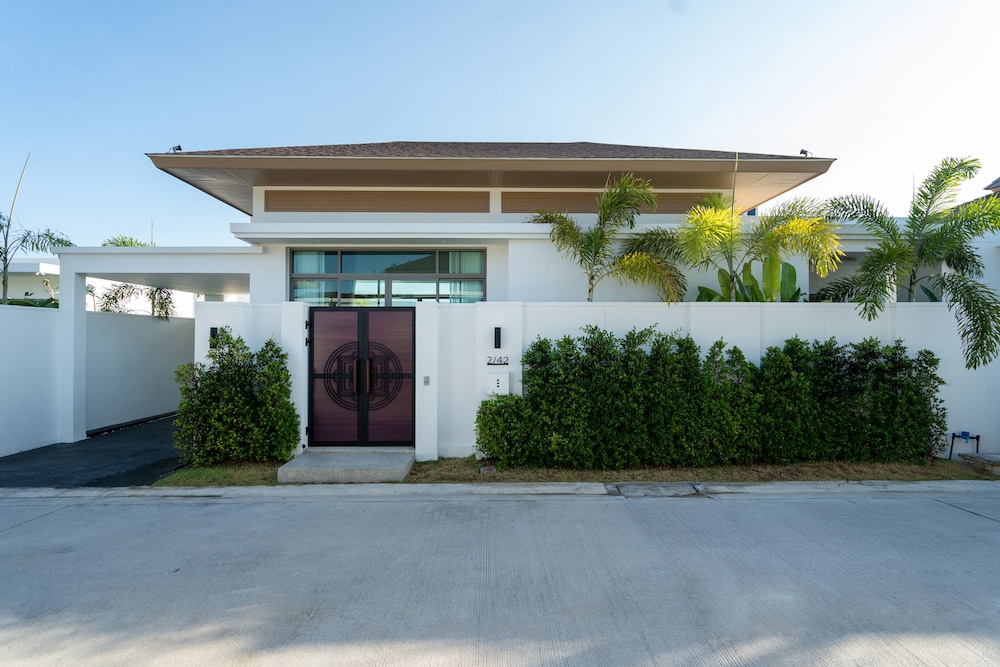 Shambhala Grand Villa - Private Pool Villas by Escape Villas