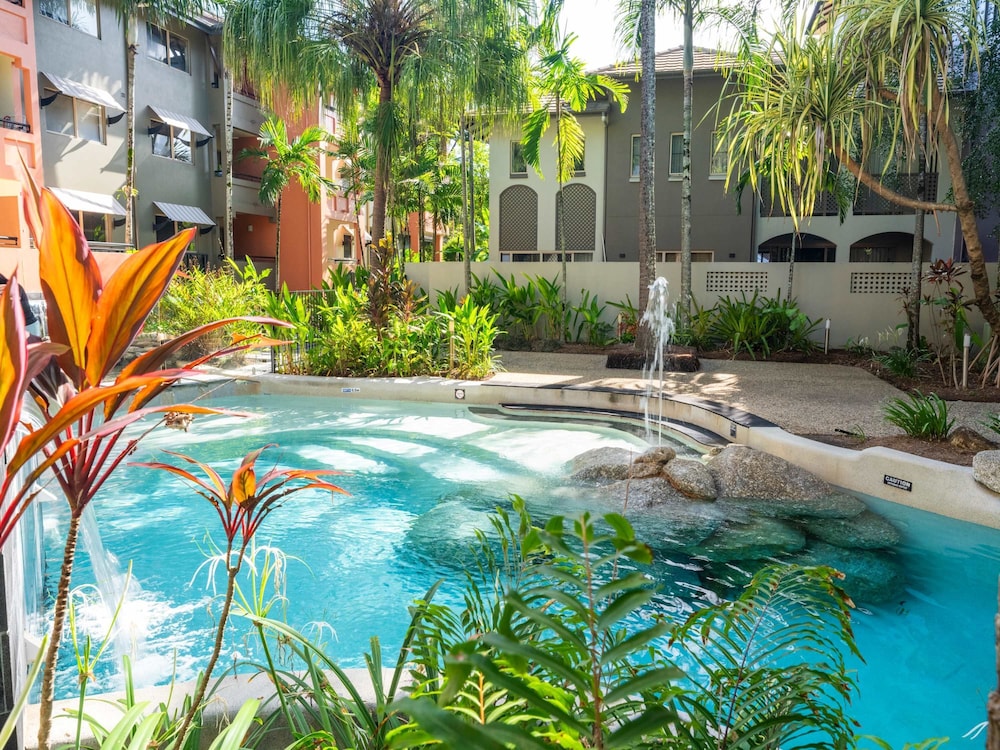 Leaf Luxe - 9 Pools BBQ Gym