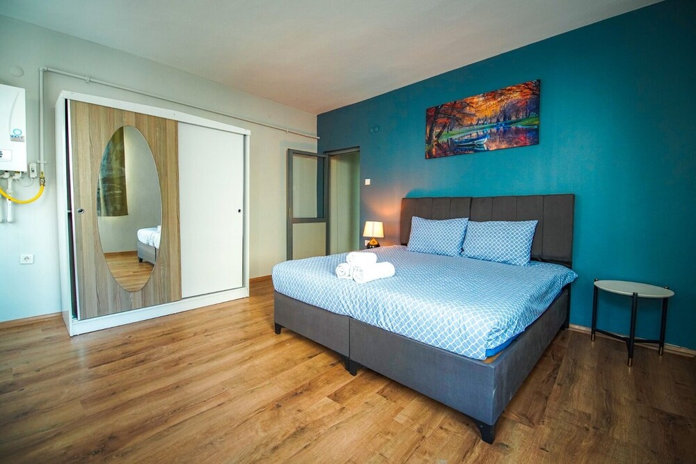 Yaghane Apartments
