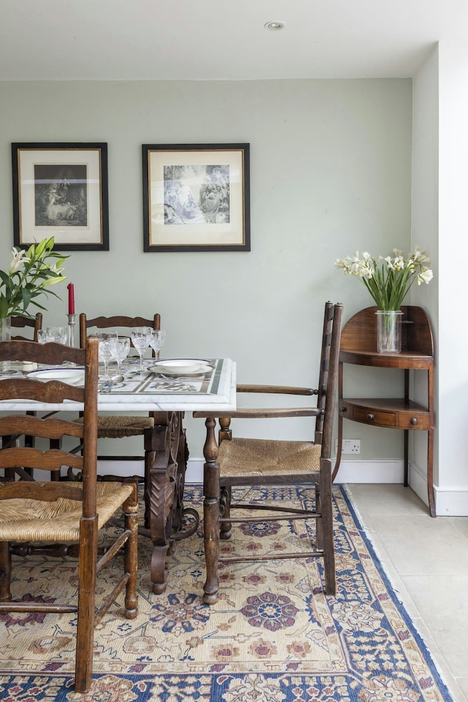 Winchendon Road by Onefinestay