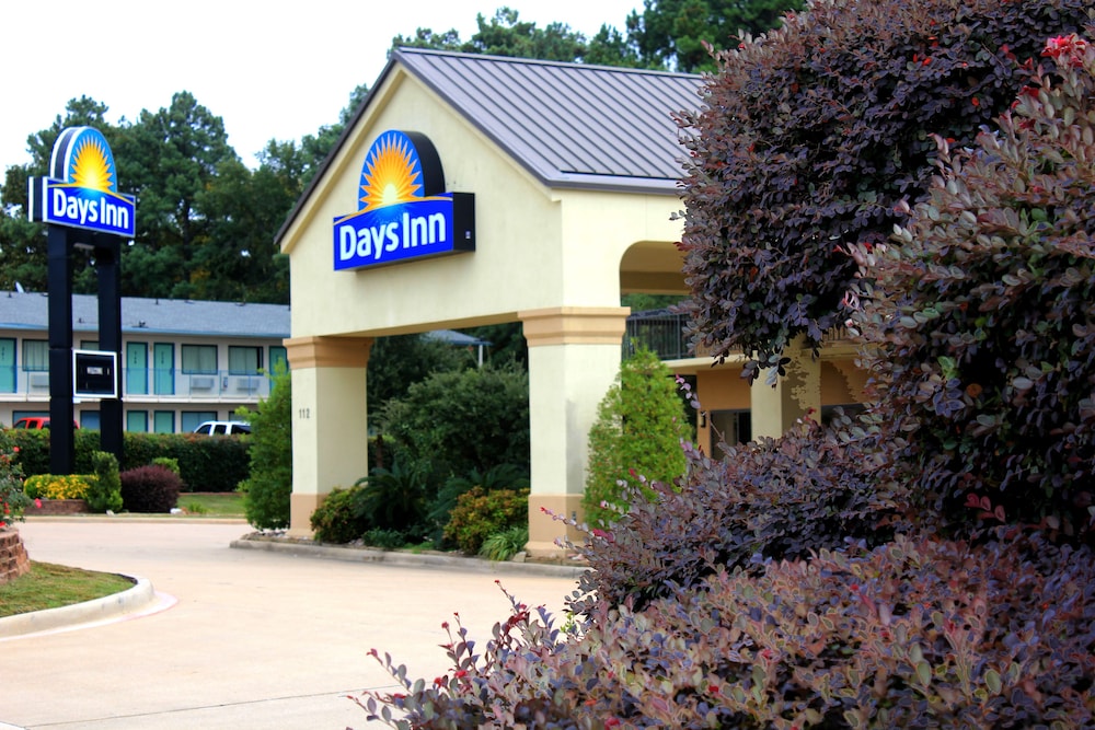 Longview Vacations - Days Inn by Wyndham Longview South - Property Image 4