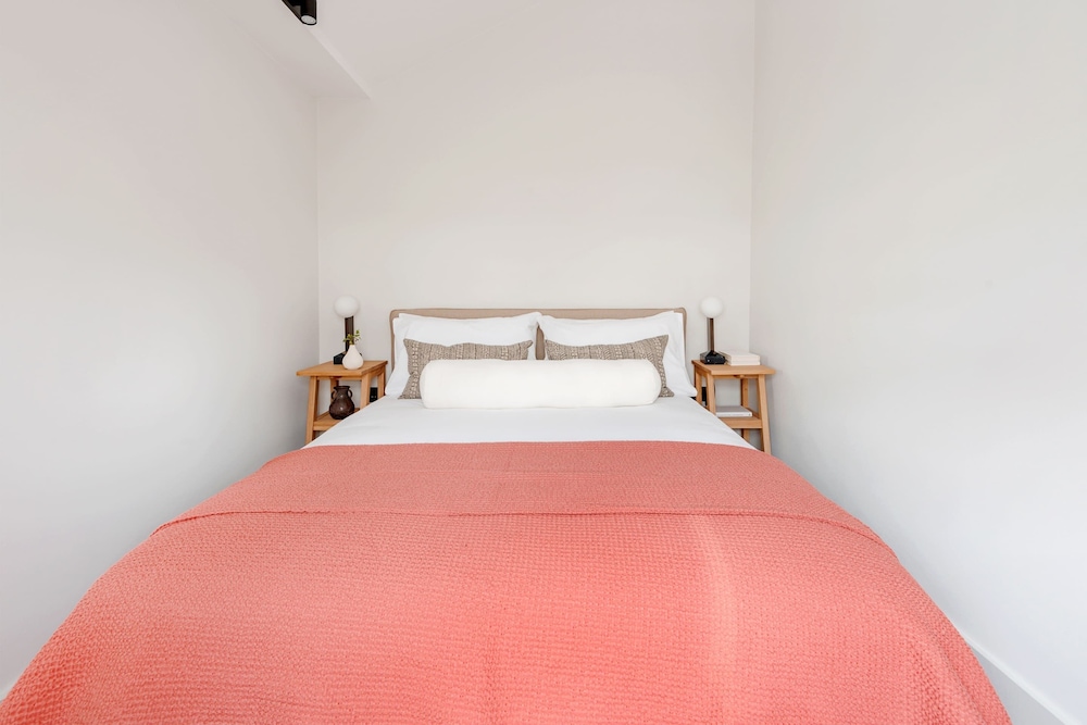 Notting Hill Gate Residence VI view 2