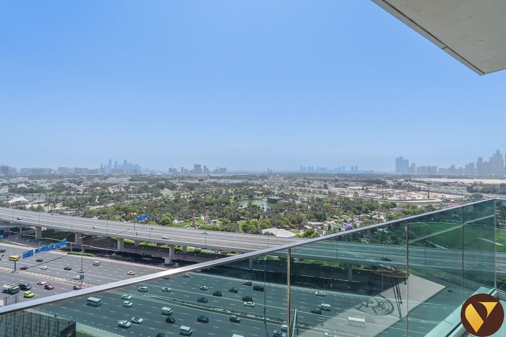 Vogue Near Metro Park & Dubai Frame
