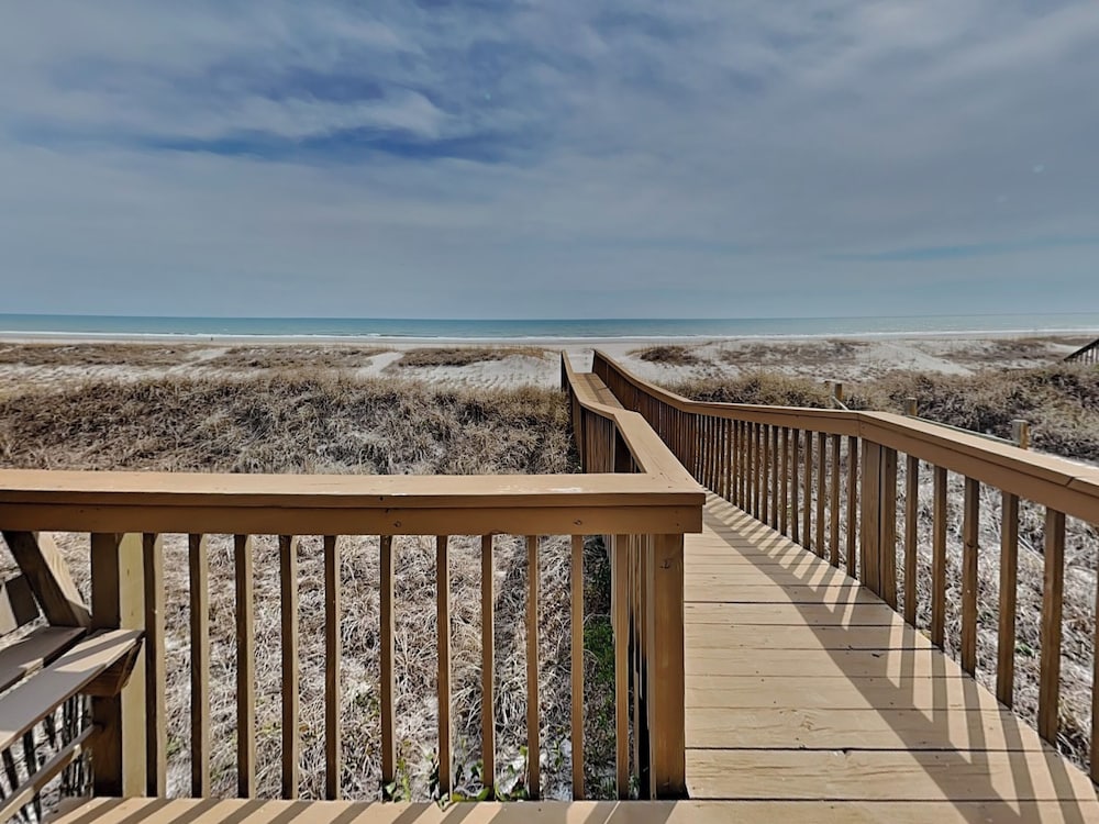 Barefoot Bungalow by Topsail Realty
