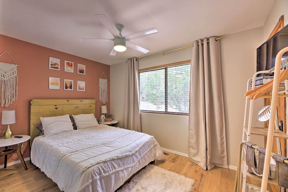 Pet-friendly Show Low Cabin w/ Trail Access!