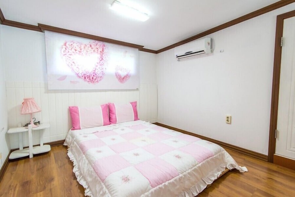 Sunny Junny Pension