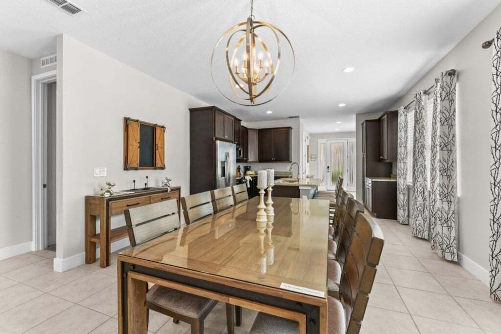Elegant 8br Retreat W/ Private Pool, Spa & Family-friendly Comfort 8 Bedroom Villa