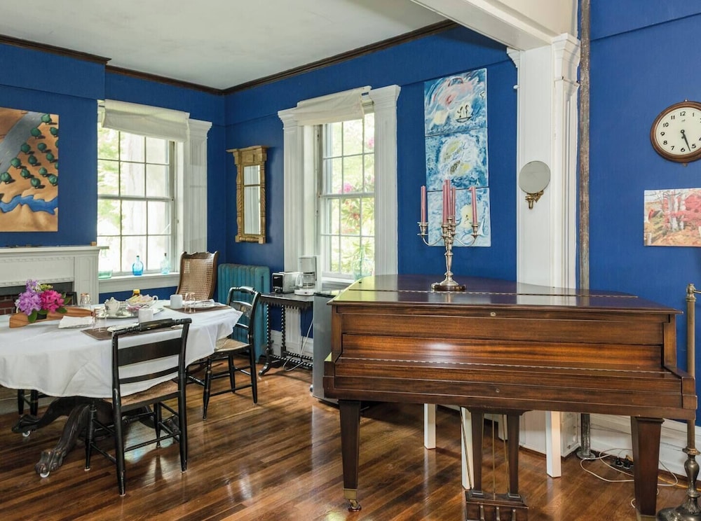 Higganum House B&B