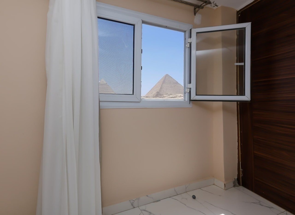 Pyramids Express View Inn