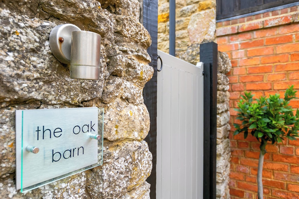 Stunning 4BD Family Home Near Banbury