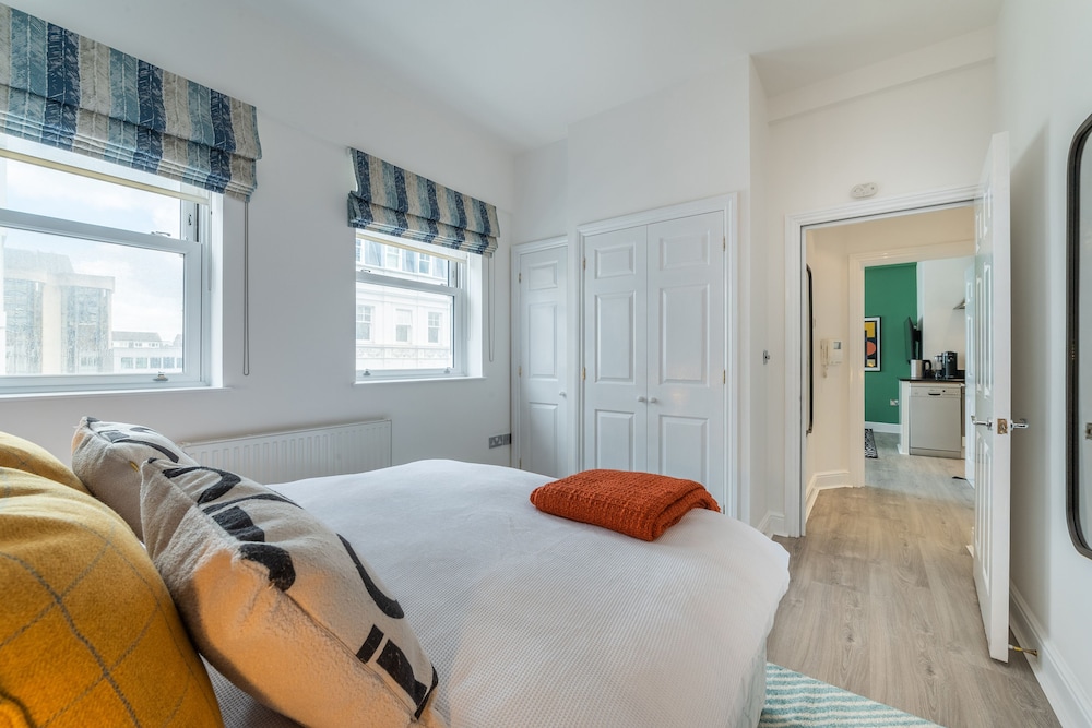 140 Minories