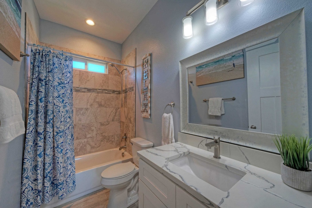 Family-friendly Beach Home Bbq, Patio & Fire Pit & Mins to Beach Bottom's Up by Avantstay