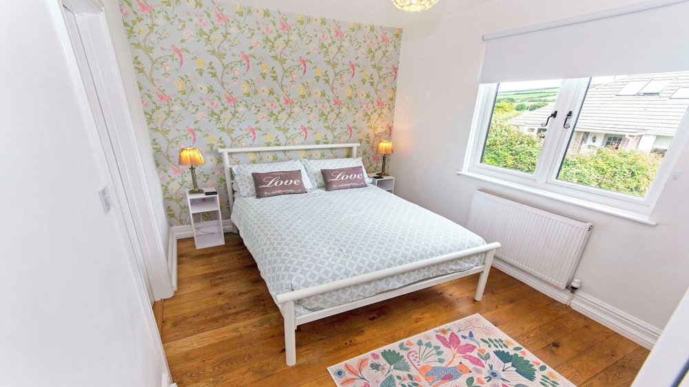 Bag-end House 7 Bedrooms, Sleeps 14, Hot Tub view 4