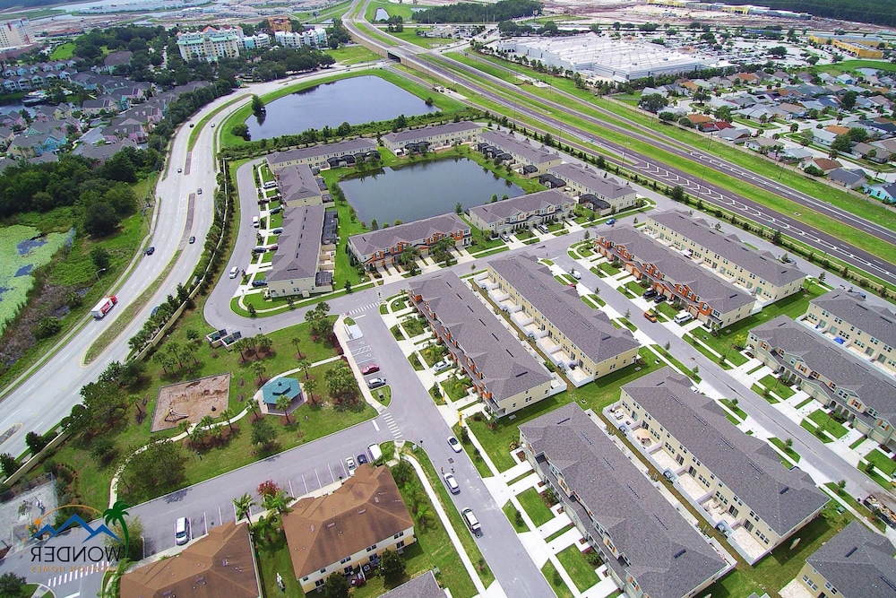 Modern 4BR Townhome Near Disney in Gated Resort