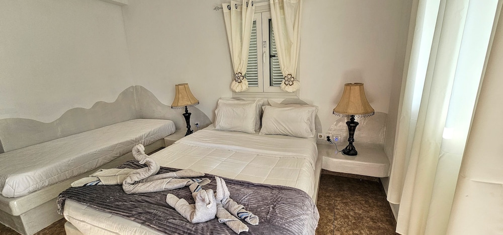 Santorini Studios Pleasure By The Sea view 2