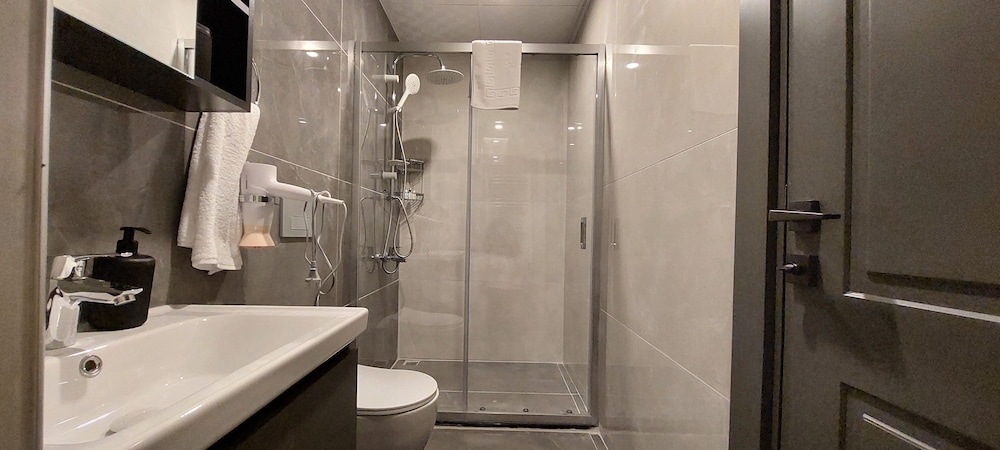 New Flat Large Living Space 6 Close to Lara Beach