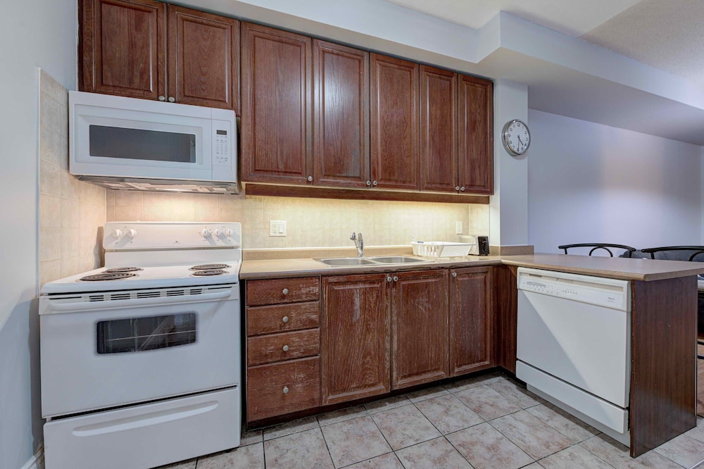 Pelicanstay at Square One Mall