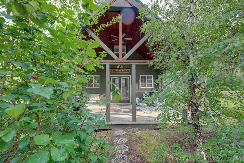 Ski, Hike, Relax By Water: Rustic Mccall Tiny Home