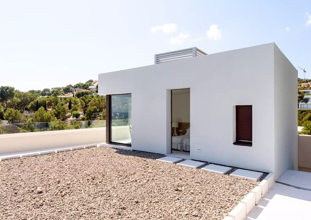 Stylish Villa With Infinity Pool