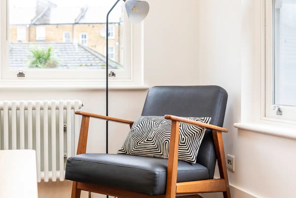 Stylish and Spacious 1BD in Clapton