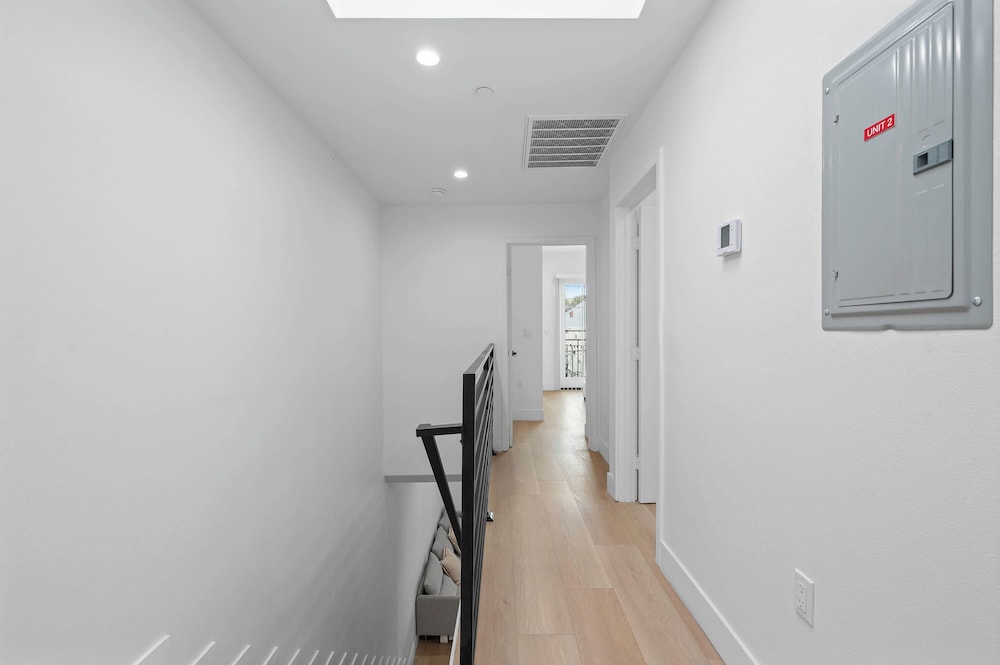 Not Affected by the Fire/modern 5BR Home With Full Amenities & Parking #2