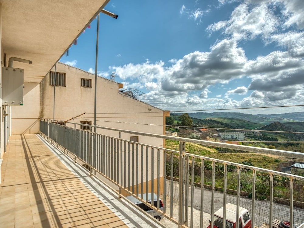 Posh Home in Santa Caterina Villarmosa near Nature Reserve view 4