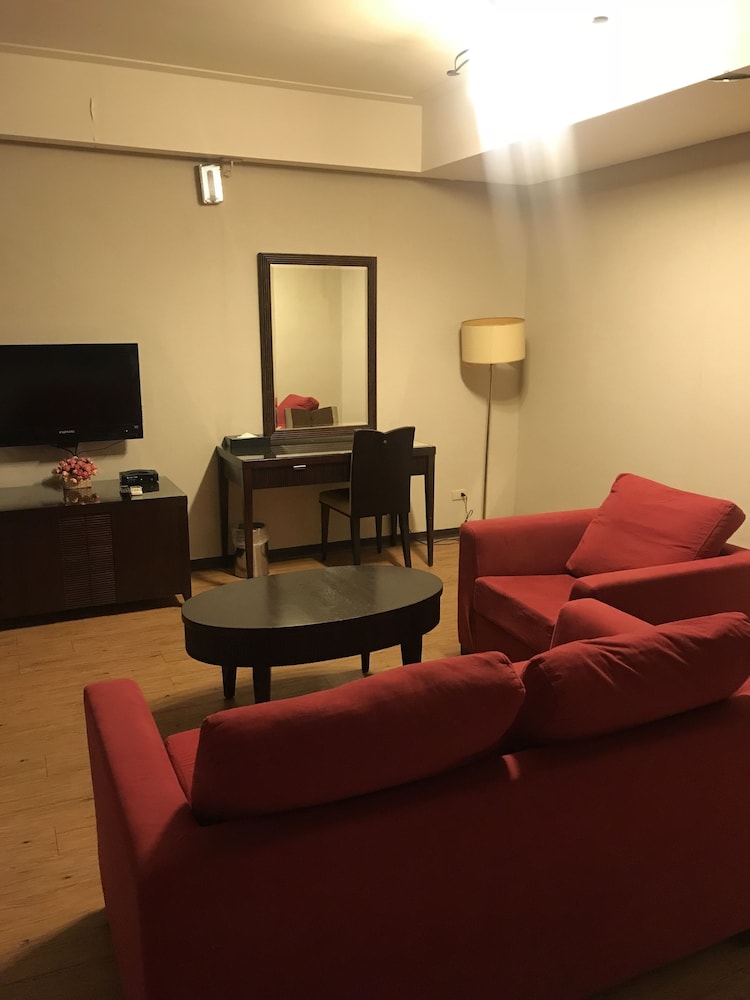 Gin Lon Lake motel