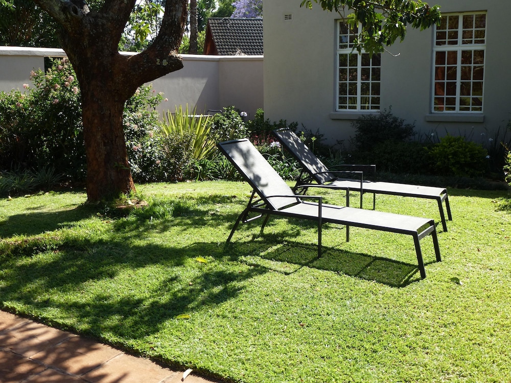 Chic Studio Nestled in Lovely Garden and Pool-2254