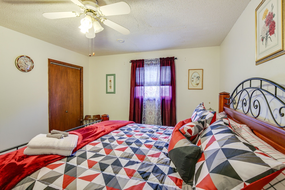 Pierre Vacations - Downtown Pierre Apartment  1/2 Mi to River! - Property Image 4