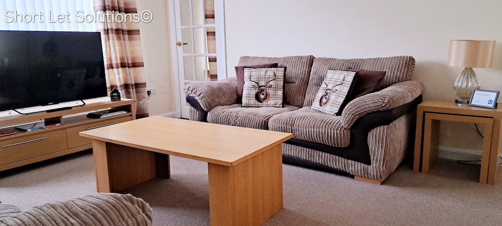 Beautiful Three Bedroom Seaside Retreat view 4