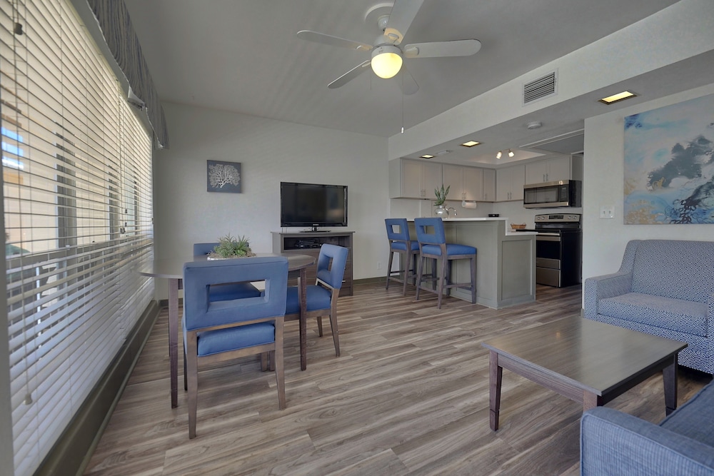 Dover House Resort