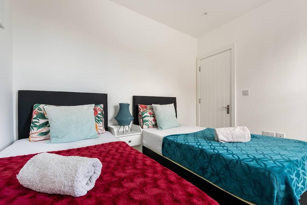 Modern Apartment, Castle View Rochester, England view 5