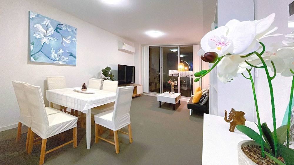 Metawise 2BR Apartment in Heart of Hurlstone Park