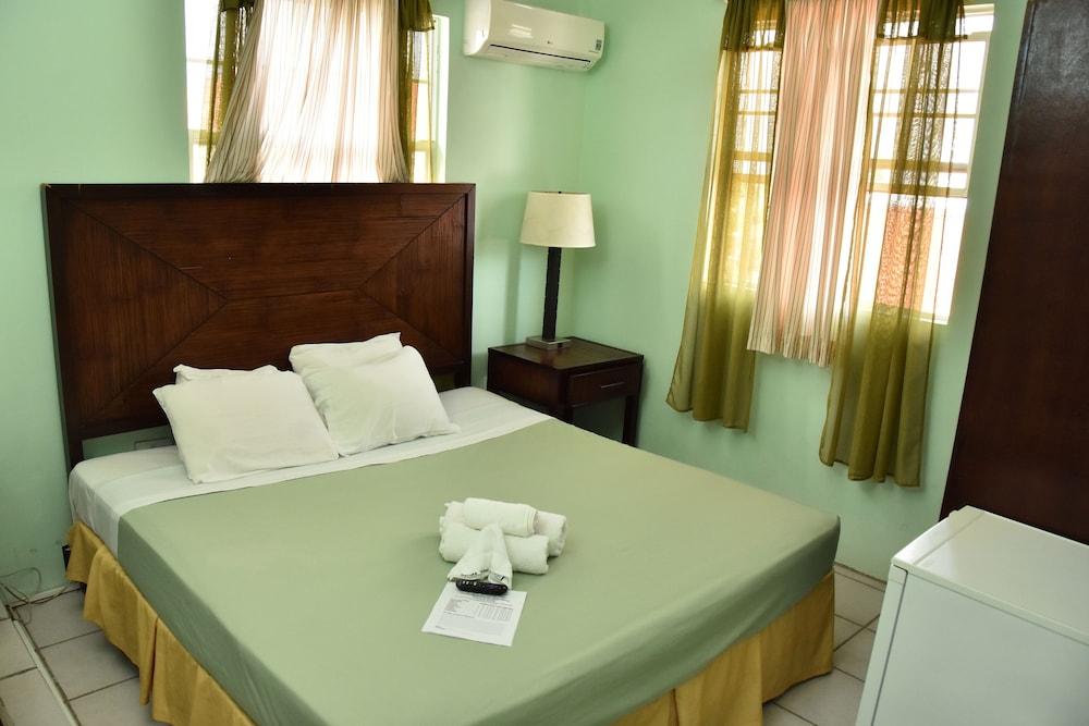 Room in Guest Room - Aanola Villas 6a Tranquil Privy Bedroom view 3