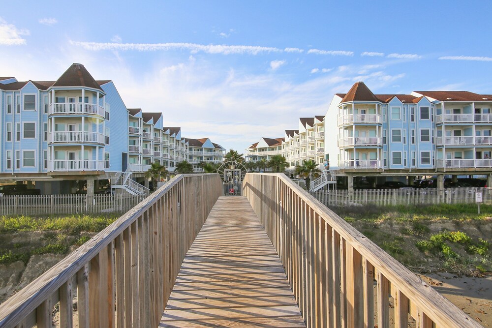 Seascape 1210 1 Bedroom Condo by RedAwning