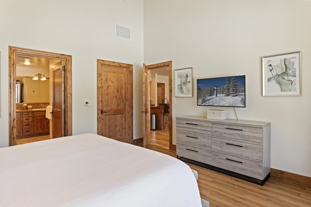 302 - Three Bedroom Shooting Star 3 Condo
