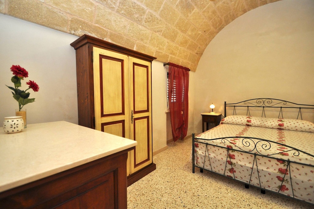 Trullo dei Beneficati a Pochi Metri dal Mare