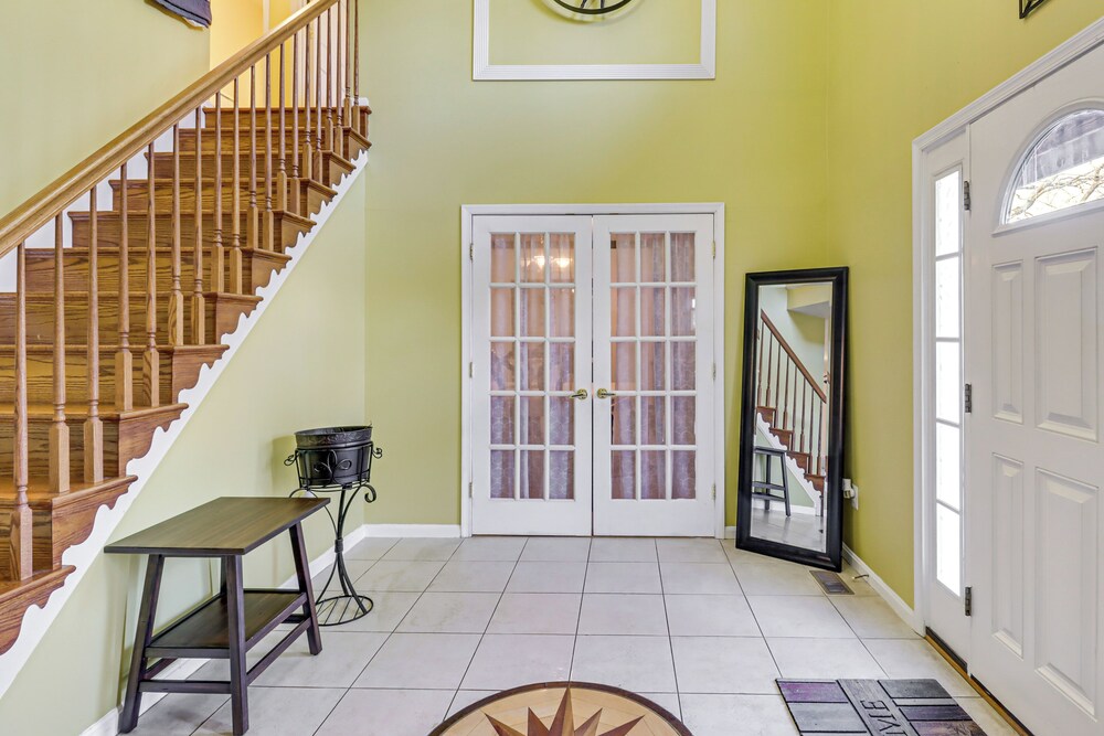 Walk to Lake & Boat Ramp: Central Gem in Annapolis